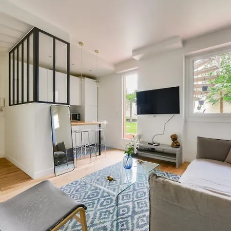 Garden Luxury Next To Eiffel Tower باريس